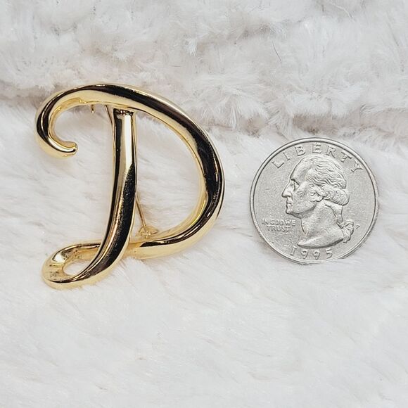 VTG Anne Klein Letter D Monogram Brooch Pin Polished Gold Tone Cursive AK Signed - Picture 1 of 7